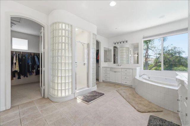 10669 El Caballo, San Diego, CA 92127