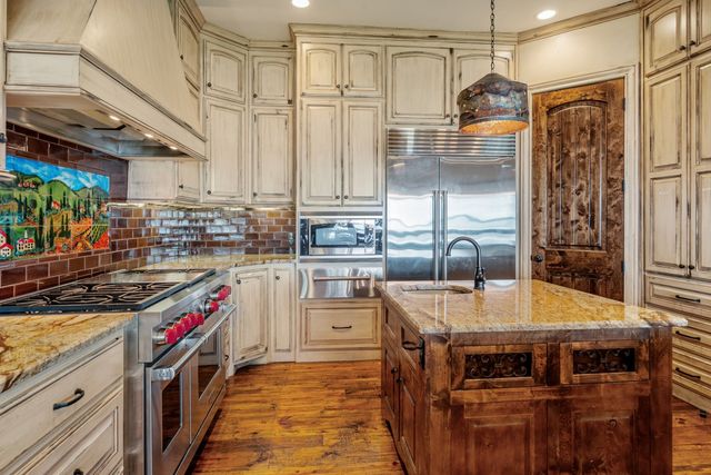 172 Enchanted Drive, Enchanted Oaks, TX 75156