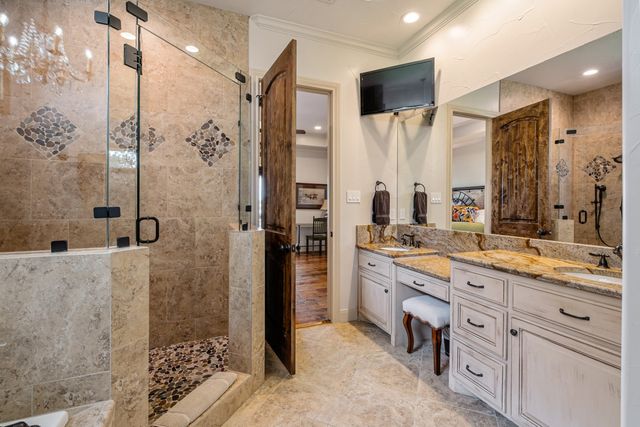 172 Enchanted Drive, Enchanted Oaks, TX 75156