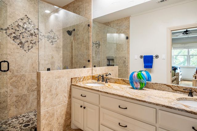 172 Enchanted Drive, Enchanted Oaks, TX 75156