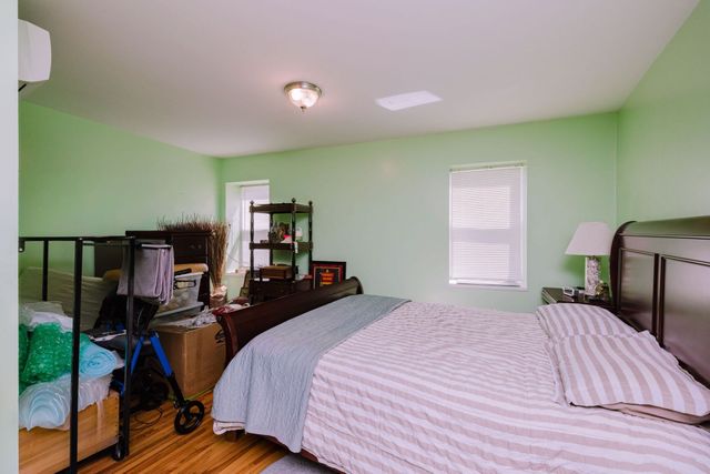 1019 Main Rd, Tiverton, RI 02878