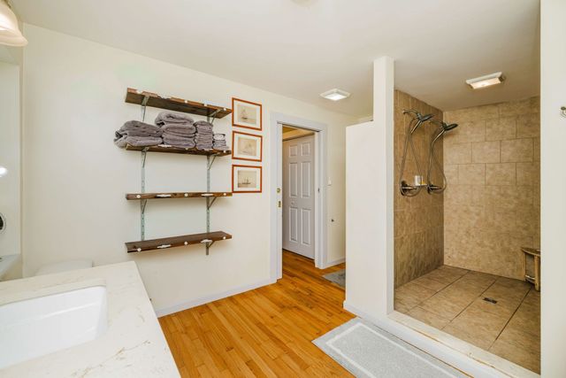 1019 Main Rd, Tiverton, RI 02878