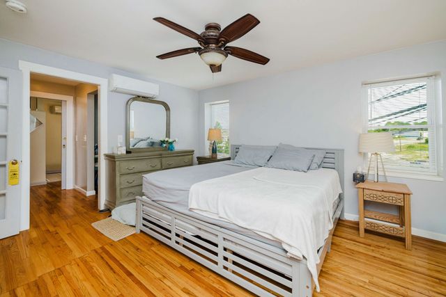 1019 Main Rd, Tiverton, RI 02878