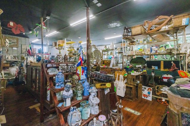 1019 Main Rd, Tiverton, RI 02878
