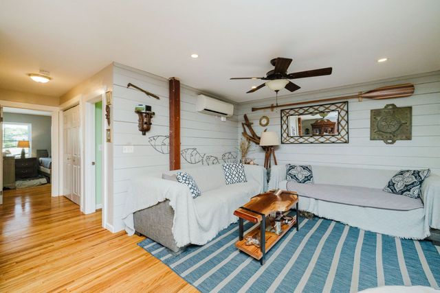 1019 Main Rd, Tiverton, RI 02878