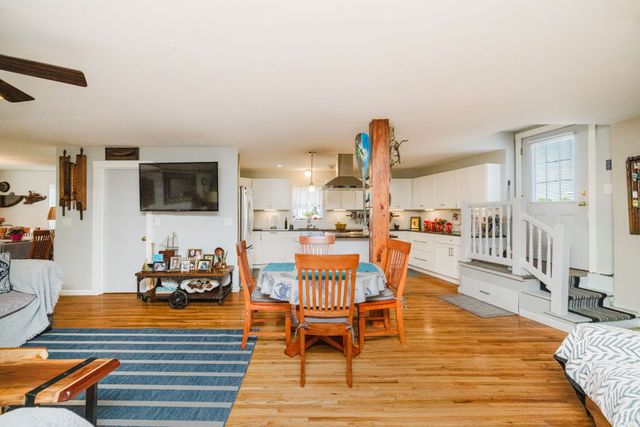 1019 Main Rd, Tiverton, RI 02878