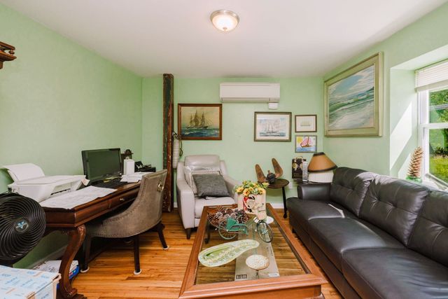 1019 Main Rd, Tiverton, RI 02878