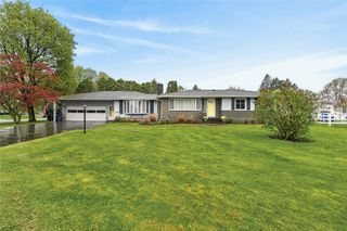 1 Sun Valley Drive, Gates, NY 14606