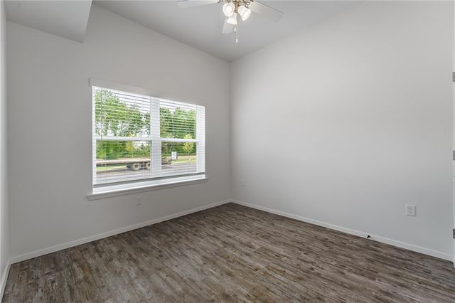 1639 N Arkansas Street 101, Rogers, AR 72756