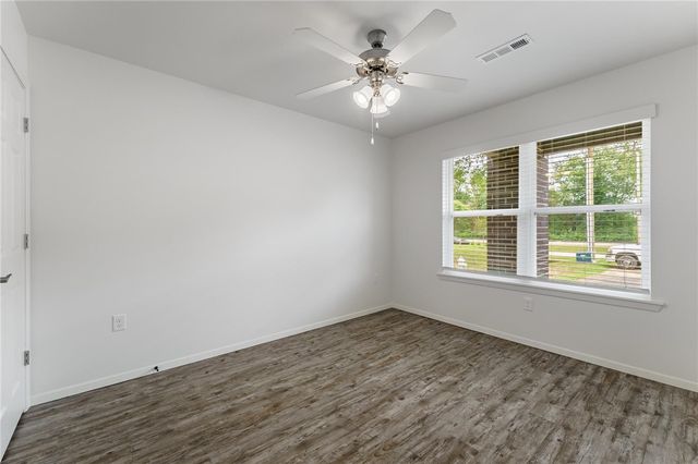 1639 N Arkansas Street 101, Rogers, AR 72756