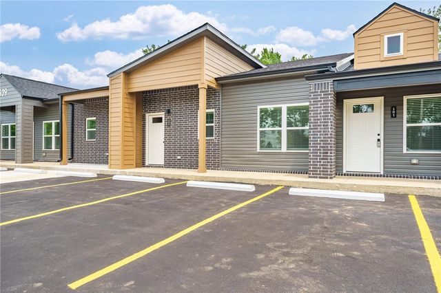 1639 N Arkansas Street 101, Rogers, AR 72756