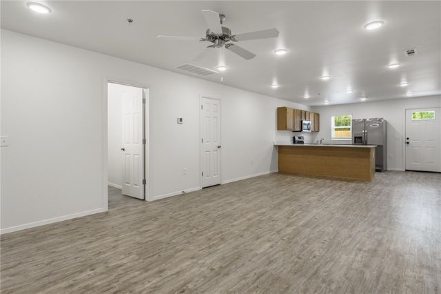 1639 N Arkansas Street 101, Rogers, AR 72756