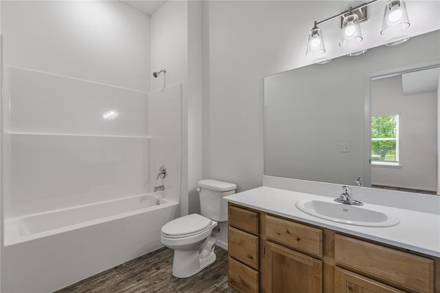 1639 N Arkansas Street 101, Rogers, AR 72756
