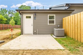 1639 N Arkansas Street 101, Rogers, AR 72756