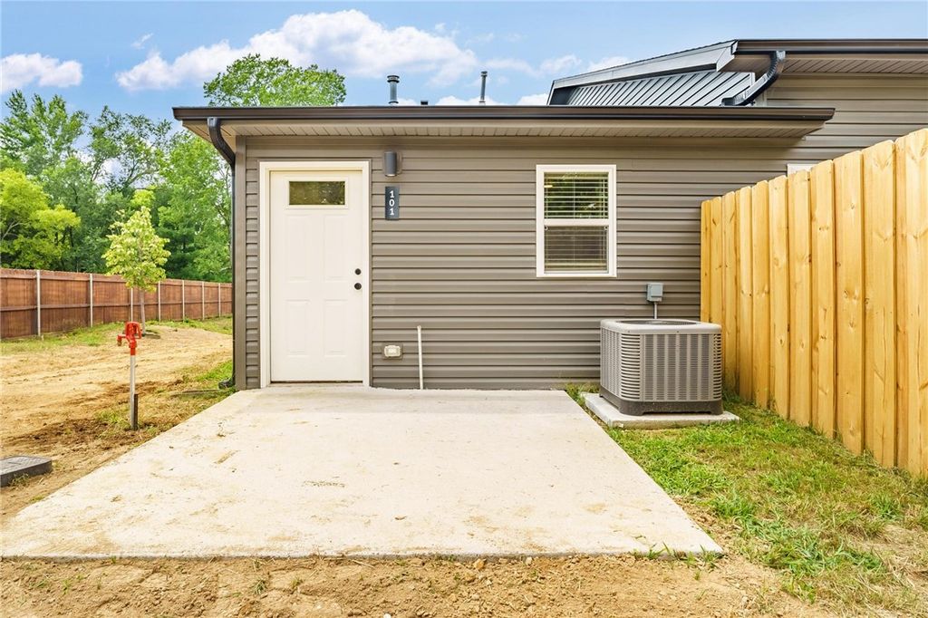 1639 N Arkansas Street 101, Rogers, AR 72756