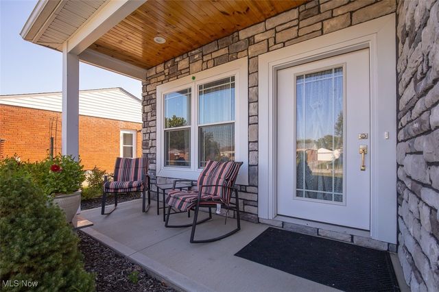 6363 Lockhaven Drive, Brook Park, OH 44142