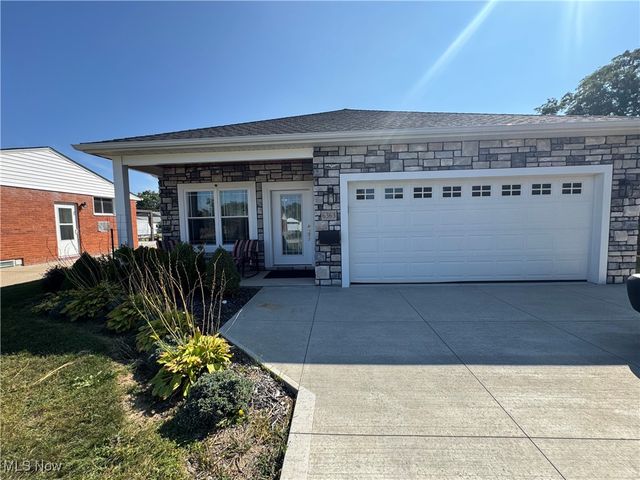 6363 Lockhaven Drive, Brook Park, OH 44142