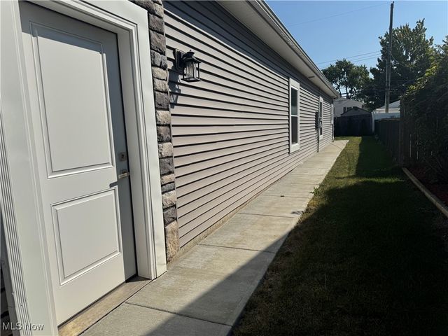 6363 Lockhaven Drive, Brook Park, OH 44142