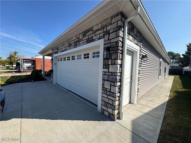 6363 Lockhaven Drive, Brook Park, OH 44142