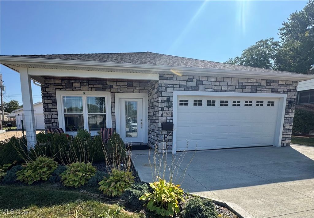 6363 Lockhaven Drive, Brook Park, OH 44142