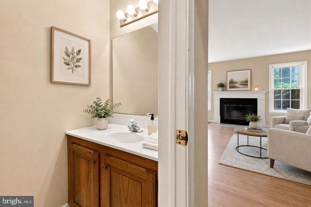 302 BRIGHTON CIR, Devon, PA 19333