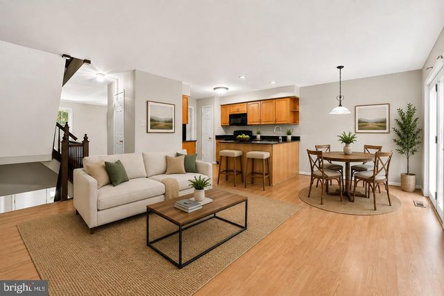 302 BRIGHTON CIR, Devon, PA 19333