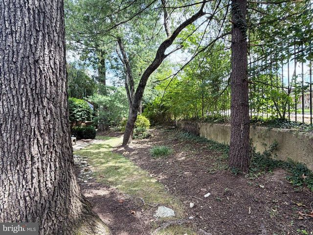 302 BRIGHTON CIR, Devon, PA 19333