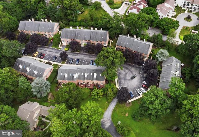 302 BRIGHTON CIR, Devon, PA 19333