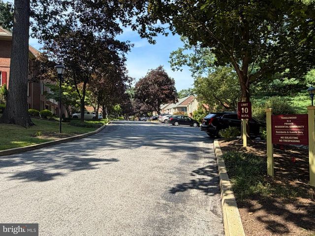 302 BRIGHTON CIR, Devon, PA 19333