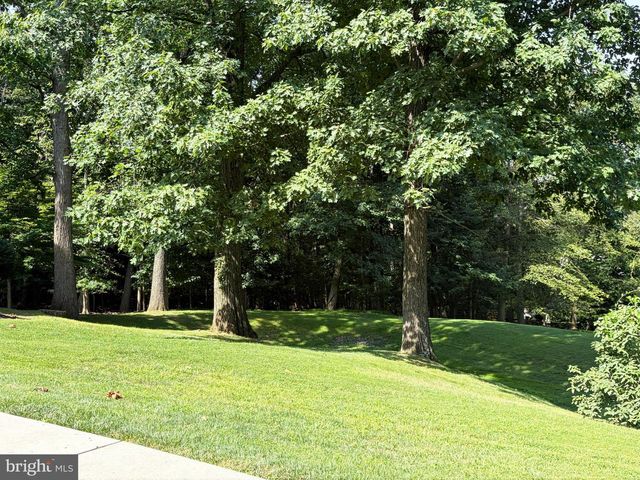 302 BRIGHTON CIR, Devon, PA 19333