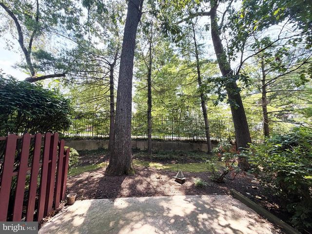 302 BRIGHTON CIR, Devon, PA 19333