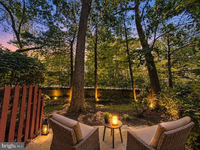 302 BRIGHTON CIR, Devon, PA 19333