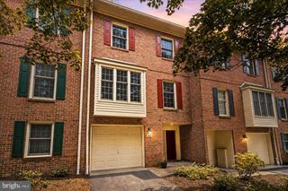 302 BRIGHTON CIR, Devon, PA 19333