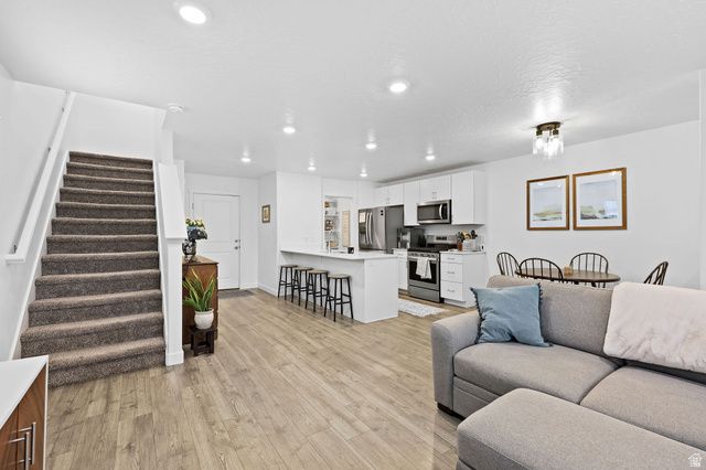 532 N WINDING RIVER AVE, Lehi, UT 84043