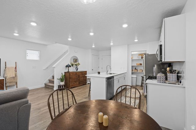 532 N WINDING RIVER AVE, Lehi, UT 84043