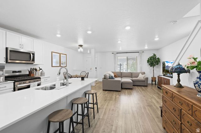 532 N WINDING RIVER AVE, Lehi, UT 84043