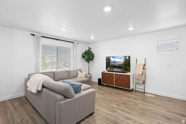532 N WINDING RIVER AVE, Lehi, UT 84043