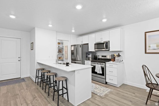 532 N WINDING RIVER AVE, Lehi, UT 84043