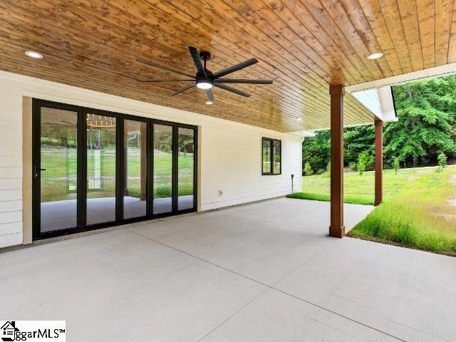 501 W Peninsula Drive, Laurens, SC 29360