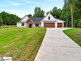 501 W Peninsula Drive, Laurens, SC 29360