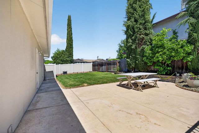 5542 Fleetwood Dr, Citrus Heights, CA 95621