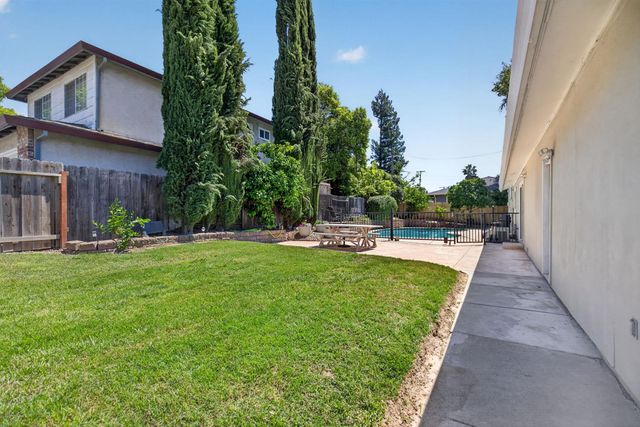 5542 Fleetwood Dr, Citrus Heights, CA 95621