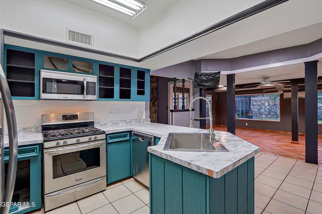 1909 CROW Drive, El Paso, TX 79935