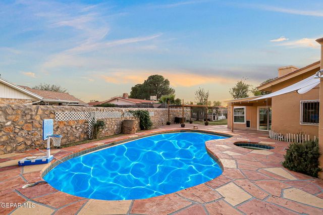 1909 CROW Drive, El Paso, TX 79935