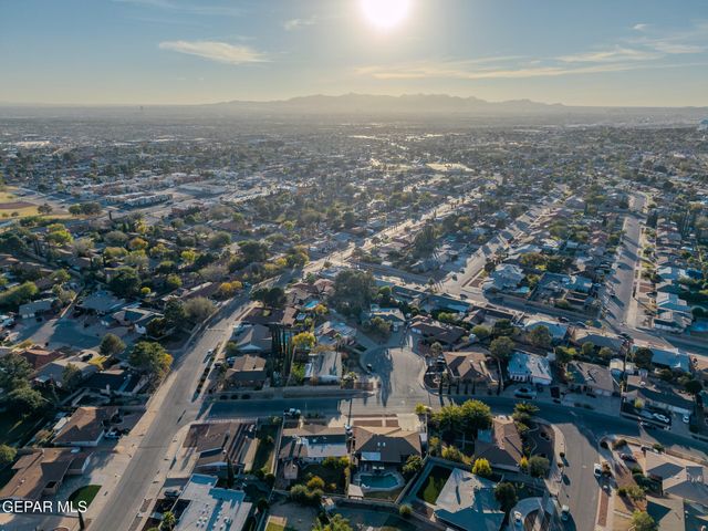 1909 CROW Drive, El Paso, TX 79935