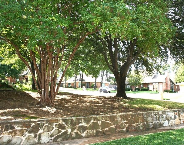 603 Bent Tree Court, Euless, TX 76039