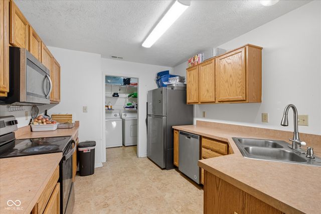 577 Stobus Drive, Greenwood, IN 46143