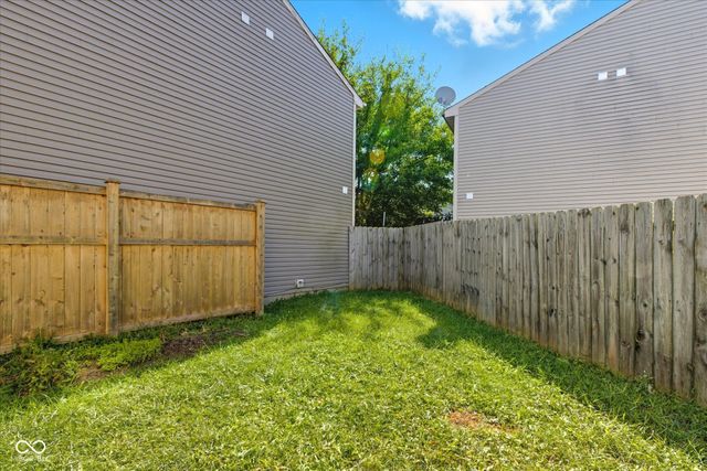 577 Stobus Drive, Greenwood, IN 46143