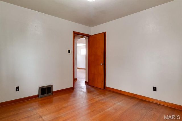 2104 Lexa Drive, St Louis, MO 63136