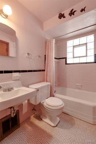 2104 Lexa Drive, St Louis, MO 63136